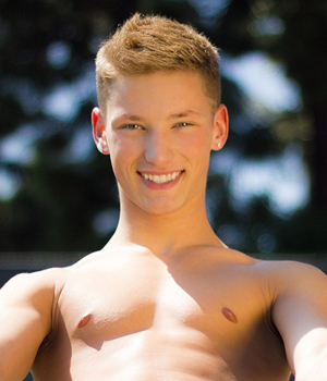 Casey Tanner (Slade Michael Ferris)